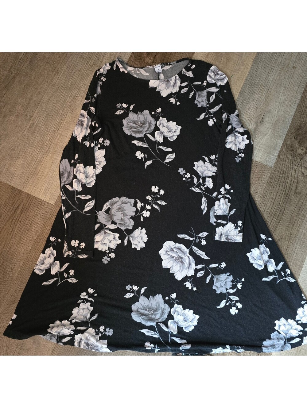 Floral T-Shirt Dress Long Sleeve Black White Swing Tunic Casual